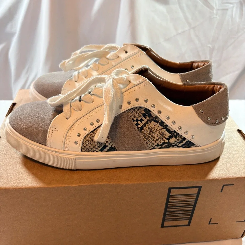 Steve Madden Annita Sneakers Womens 8 White Snakeskin Studded Leather Low Top